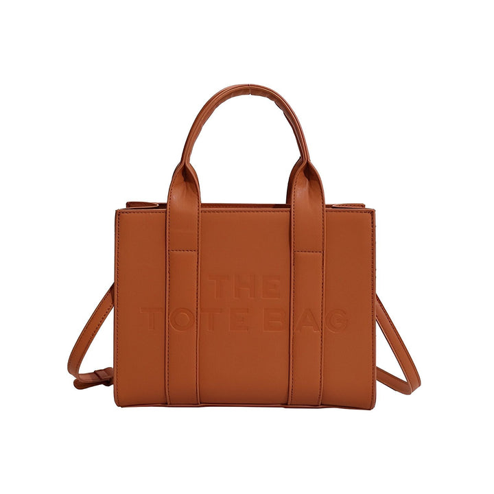 Sac tote bag marron avec poignées et bandoulière, inscription THE TOTE BAG en relief., 46193877811424,46193877844192,46193877876960,46193877909728,46193877942496,46193877975264,46193878008032,46193878040800