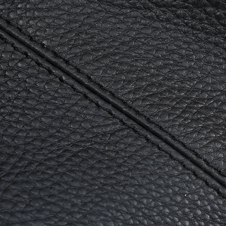 Gros plan sur cuir noir grainé avec couture, 46193843765472,46193843798240,46193843831008,46193843863776,46193843896544,46193843929312,46193843962080