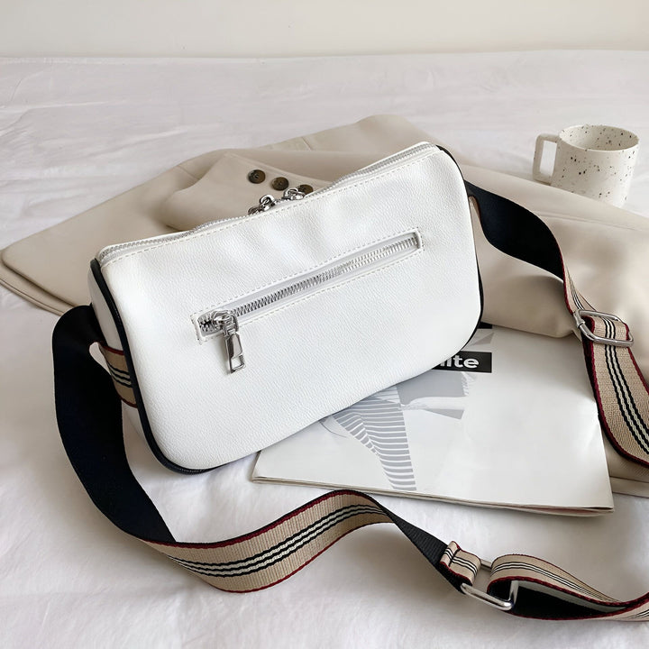 Sac baguette blanc texturé avec bandoulière en tissu rayé, 46266441433312,46266441466080,46266441498848