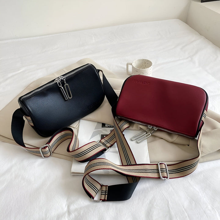 Deux sacs bandoulière noir et bordeaux avec lanières larges rayées., 46266441433312,46266441466080,46266441498848