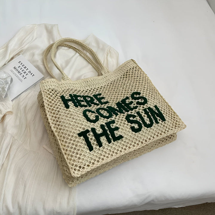 Sac cabas en maille beige ajourée avec texte vert "HERE COMES THE SUN"., 46193944723680,46193944756448