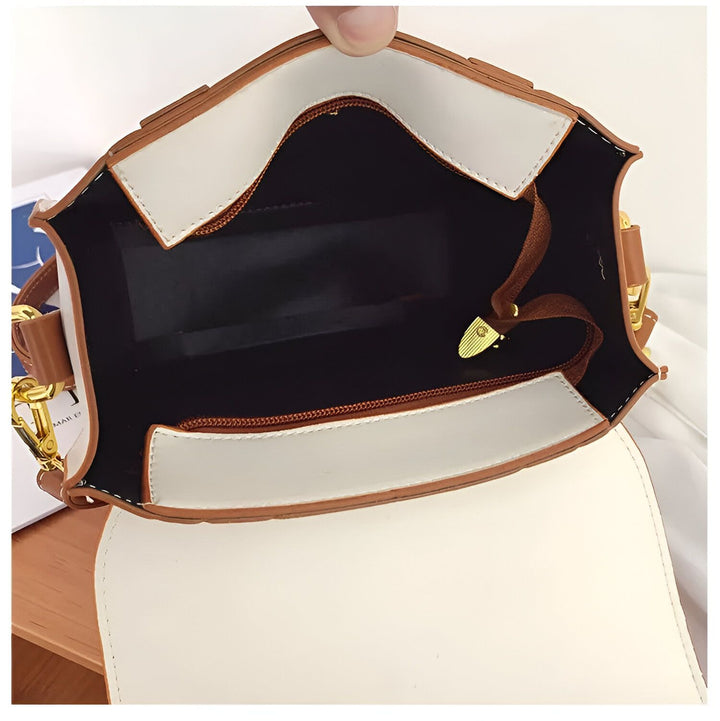 Vue de l'intérieur d'un sac à main ouvert blanc, marron et noir avec fermetures éclair et boucles dorées., 46193899569376,46193899602144,46193899634912