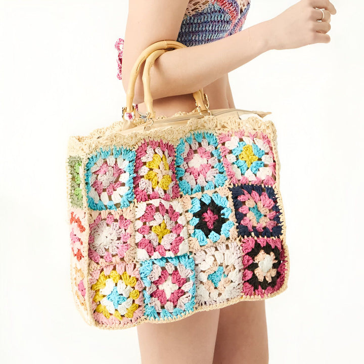 Sac cabas en paille coloré avec patchwork de carrés granny crochetés et anses en bambou., 46193948393696,46193948426464,46193948459232
