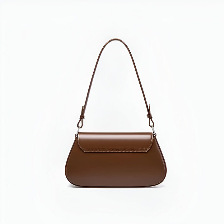 Sac à bandoulière marron brillant en cuir sur fond blanc., 46193854316768,46193854349536