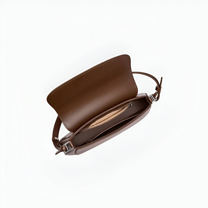Sac bandoulière en cuir marron ouvert, vu de dessus, montrant l'intérieur avec poche zippée, 46193854316768,46193854349536