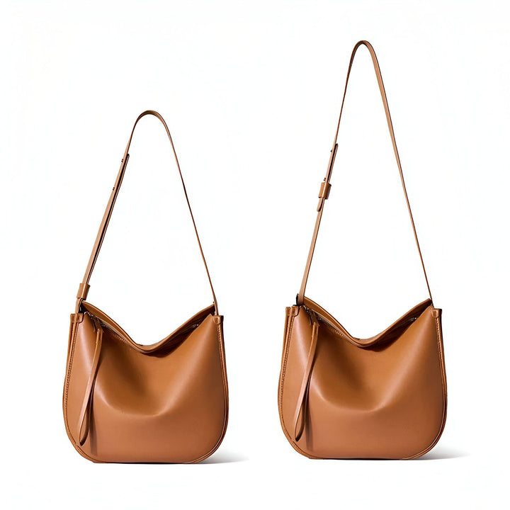 Deux sacs bandoulière minimalistes en cuir marron., 46193857102048,46193857167584,46193857200352,46193857233120