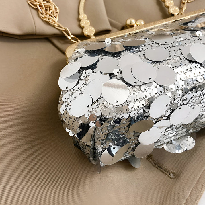 Sac pochette argenté à sequins avec chaîne dorée, 46194028478688,46194028511456