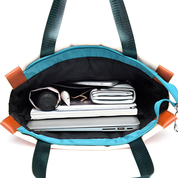 Sac cabas ouvert avec ordinateur portable, livres, portefeuille et parapluie rangés., 46193874665696,46193874698464,46193874731232,46193874764000