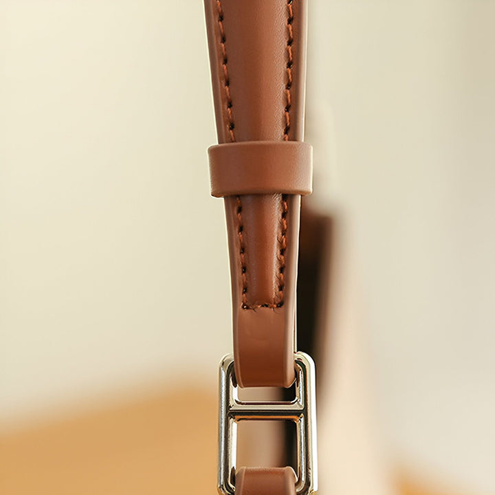 Attache en cuir marron avec surpiqûre et anneau en métal, 46193850056928