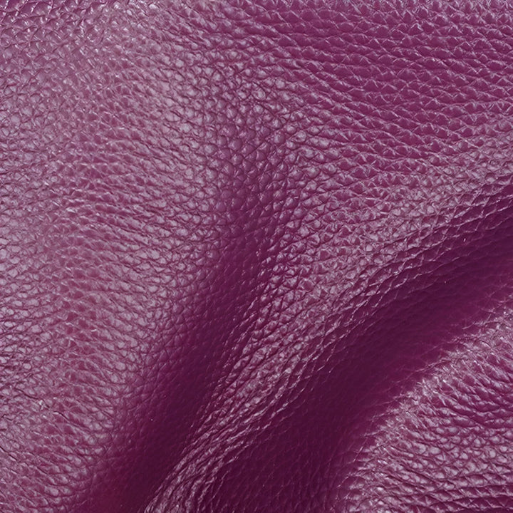 Gros plan sur texture de cuir grainé violet foncé, 46193842487520,46193842520288,46193842553056,46193842585824