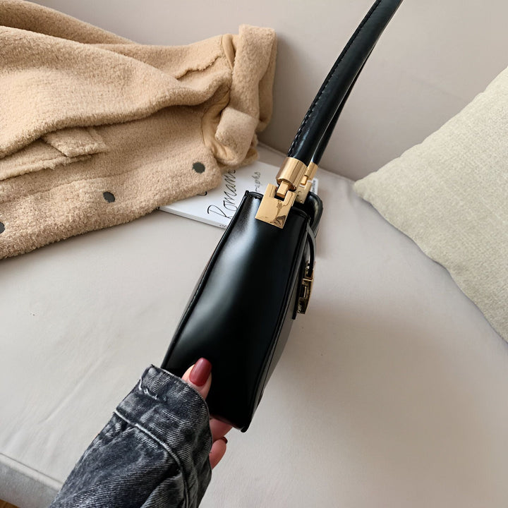Sac à main noir élégant avec poignée et ferrures dorées, 46193936236768,46193936269536,46193936302304,46193936335072