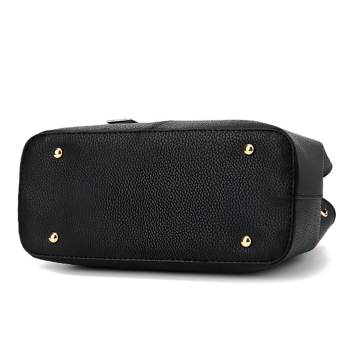 Sac à main noir : vue du dessous avec sa texture et ses 4 pieds dorés., 46194059018464,46194059051232,46194059084000,46194059116768,46194059149536