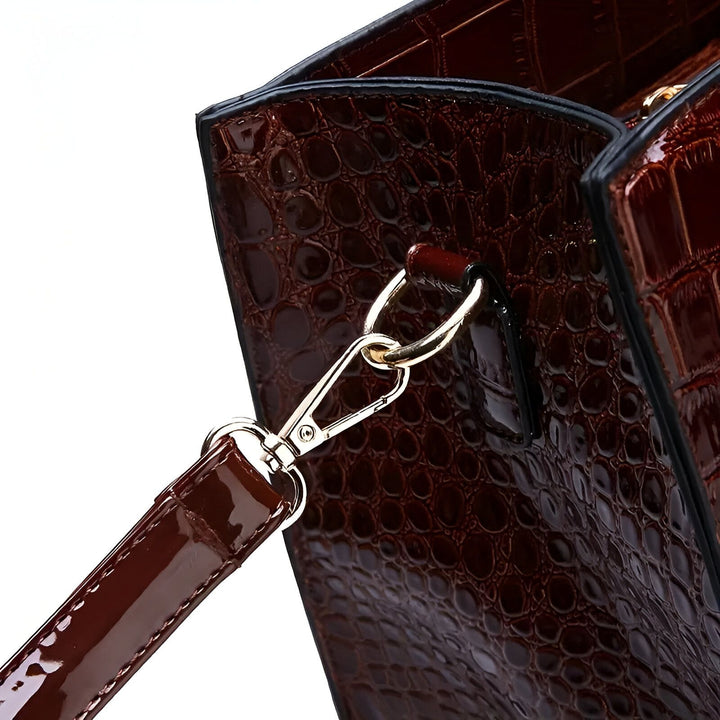 Sac à main marron texture imitation crocodile avec sangle et mousqueton doré., 46193872568544,46193872601312,46193872634080