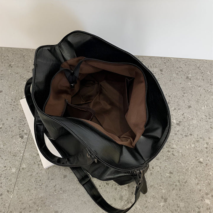 Sac à main noir ouvert avec intérieur marron et poches., 46193878466784,46193878499552,46193878532320