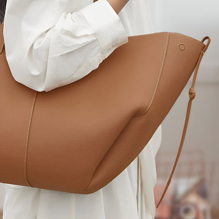 Gros sac cabas en cuir camel avec surpiqûres, porté sur l'épaule., 46193882726624,46193882759392,46193882792160,46193882824928
