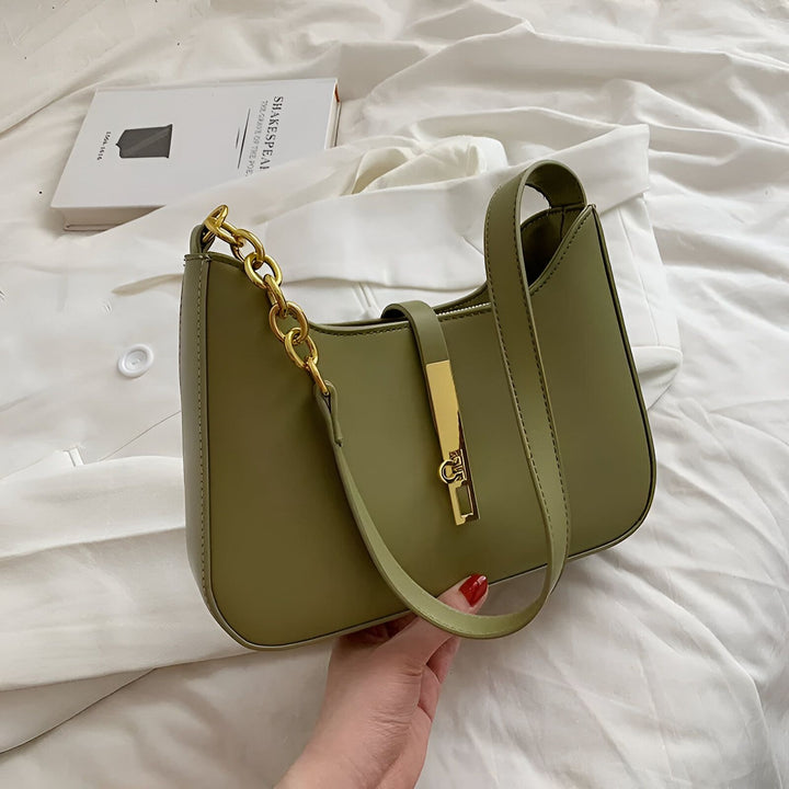 Sac baguette vert olive avec chaîne et fermoir dorés., 46193934565600,46193934598368,46193934631136,46193934663904,46193934696672
