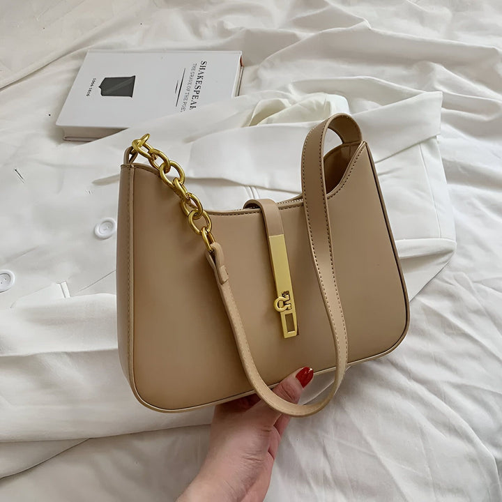 Sac à main camel avec chaîne et fermoir dorés., 46193934565600,46193934598368,46193934631136,46193934663904,46193934696672