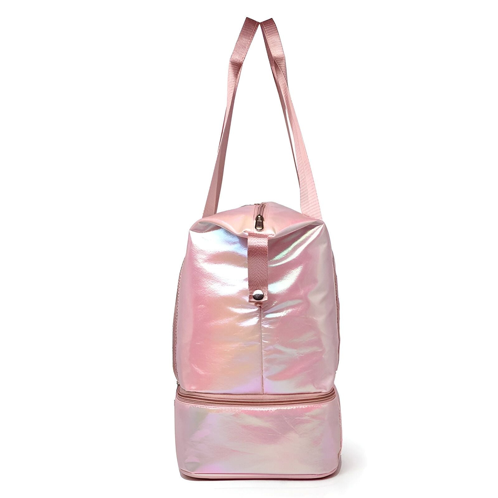 Sac de sport rose irisé avec une fermeture éclair et une poignée supérieure.