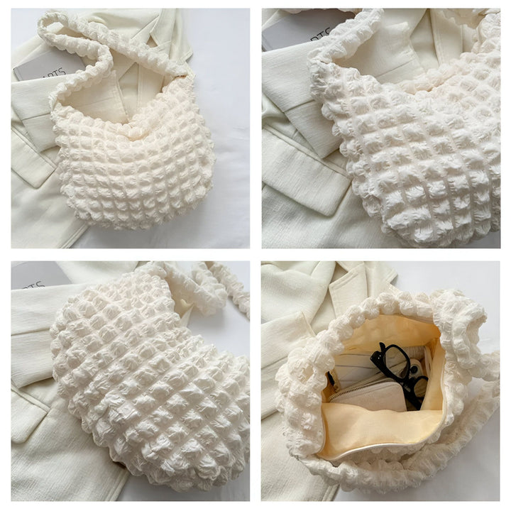 Sac blanc texturé à bandoulière posé sur un vêtement blanc., 46193876599008,46193876631776,46193876664544,46193876697312,46193876730080