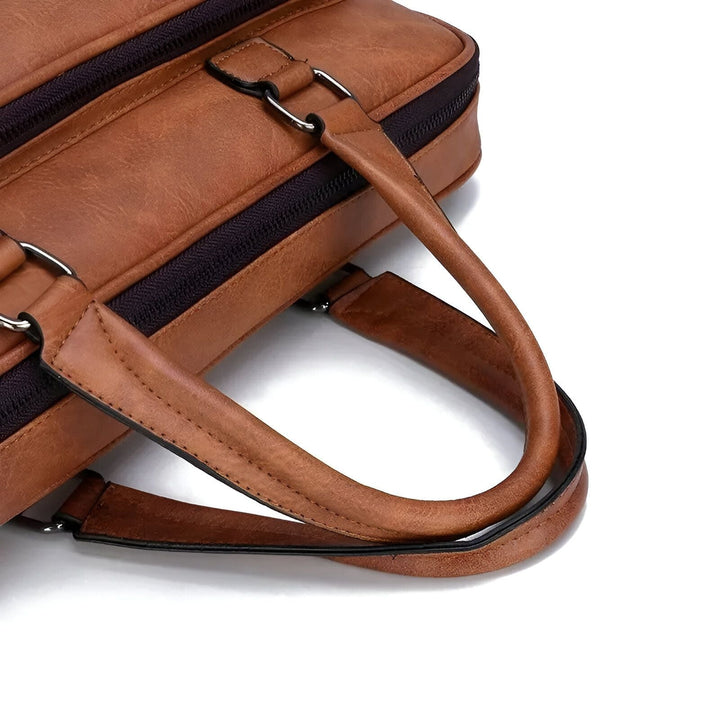Anses marron et fermetures éclair d'un sac en cuir, 46194060132576,46194060165344,46194060198112