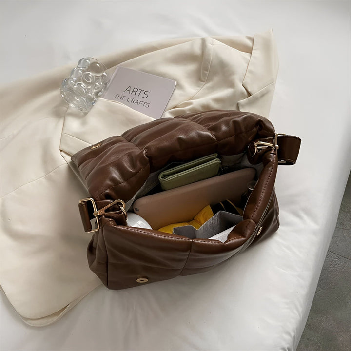 Sac bandoulière matelassé marron ouvert montrant l'intérieur, 46193889476832,46193889509600,46193889542368,46193889575136