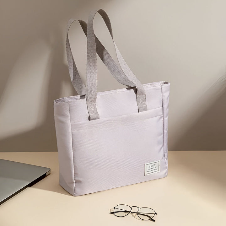 Sac cabas gris clair sur table, avec ordinateur et lunettes., 46193955471584,46193955504352,46193955537120