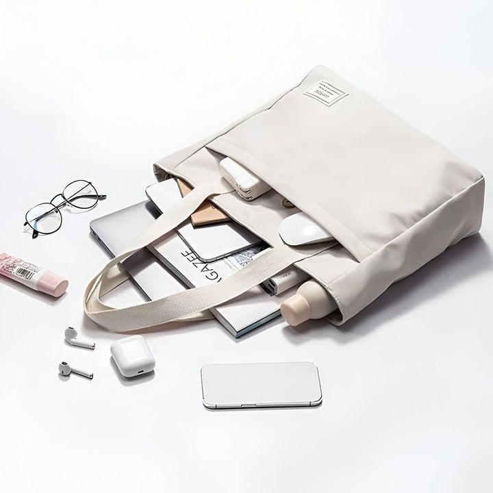 Sac tote bag beige avec ordinateur portable, livres, bouteille, écouteurs, téléphone et lunettes., 46193955471584,46193955504352,46193955537120
