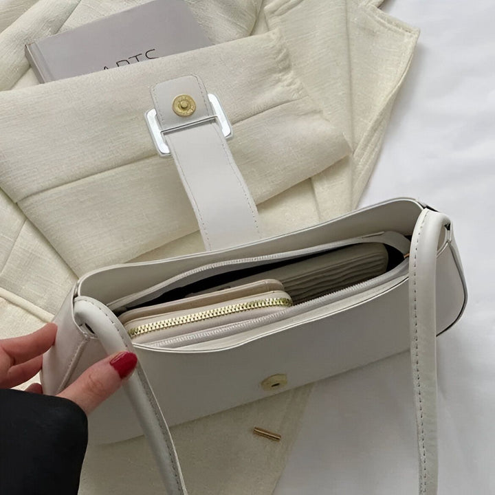 Sac à main blanc ouvert avec portefeuille à l'intérieur, 46193943707872,46193943740640,46193943773408,46193943806176