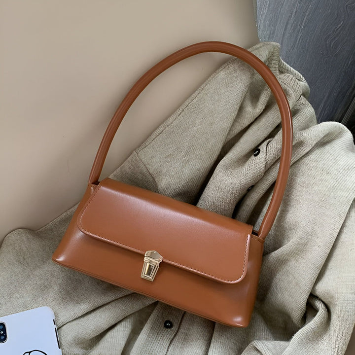 Sac à main rectangulaire marron avec bandoulière unique et fermoir doré., 46194027299040,46194027331808,46194027364576,46194027397344
