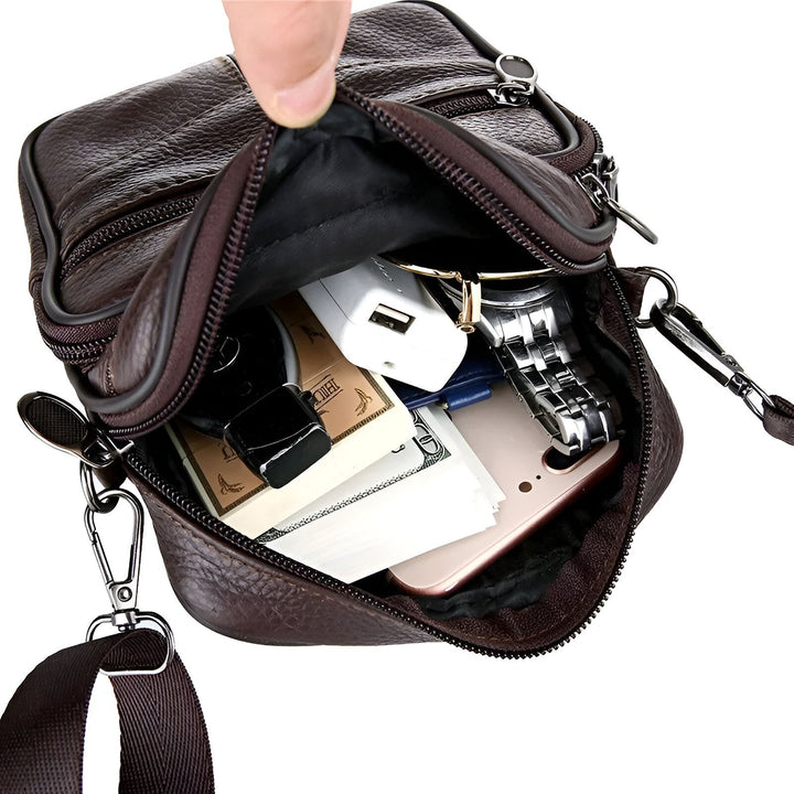Sacoche en cuir marron ouverte contenant billets, smartphone, montre et chargeur., 46194067996896,46194068029664