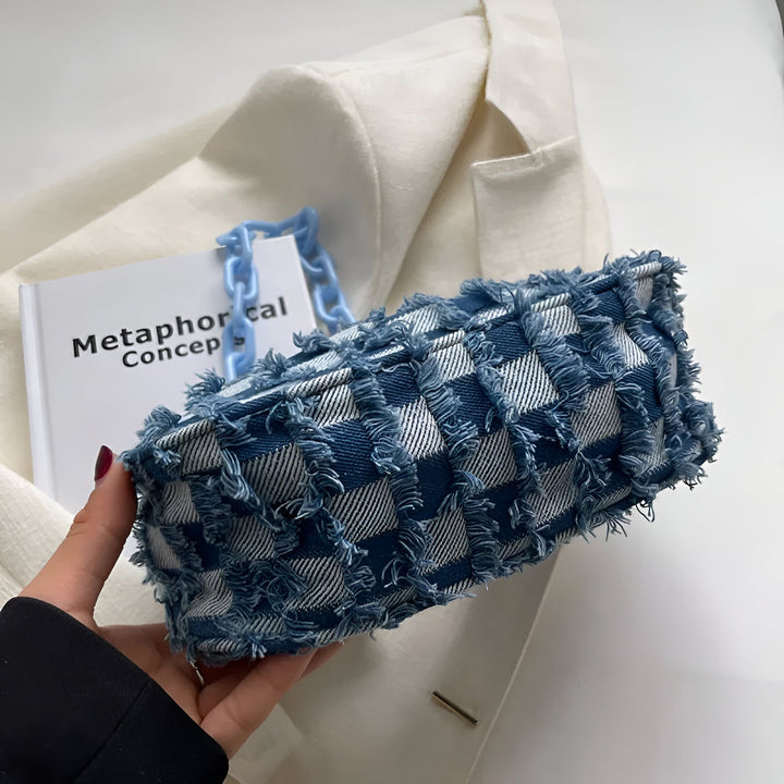 Sac à main bleu et blanc à carreaux effilochés avec chaîne bleue., 46193995612384,46193995645152