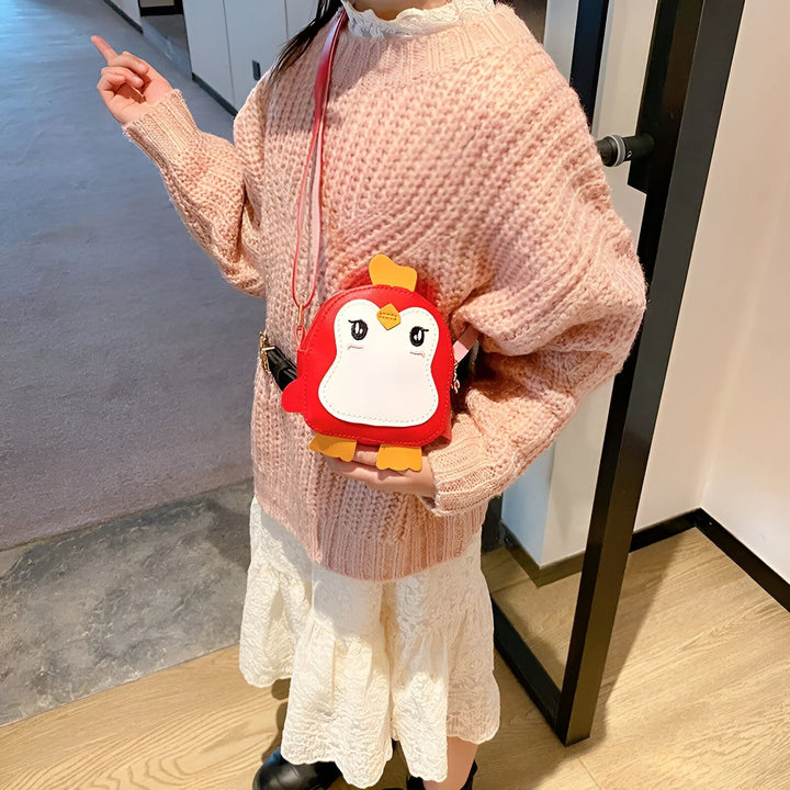 Fille en pull rose et robe blanche, sac enfant rouge en forme d'oiseau., 46193980342496,46193980375264,46193980408032,46193980440800,46193980473568