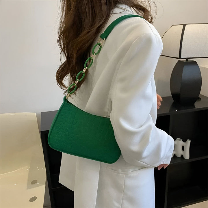 Sac à main épaule vert style baguette texturé crocodile avec chaîne verte, 46193938596064,46193938628832,46193938661600,46193938694368