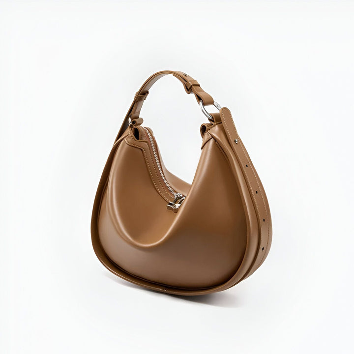 Sac à main en cuir marron forme croissant avec bandoulière., 46193853104352