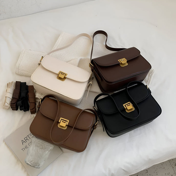 Quatre sacs à main rectangulaires blancs, marron et noirs avec fermoirs dorés posés sur un lit., 46194027069664,46194027102432,46194027135200,46194027167968