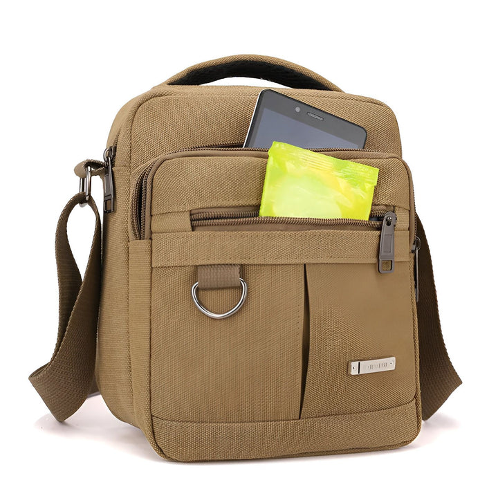 Sac bandoulière marron avec téléphone et paquet jaune visible dans une poche., 46194071535840,46194071568608,46194071601376,46194071634144