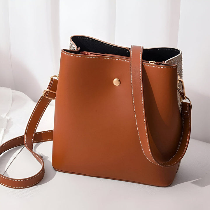 Sac seau marron avec bandoulière réglable et coutures blanches., 46193874469088,46193874501856,46193874534624,46193874567392