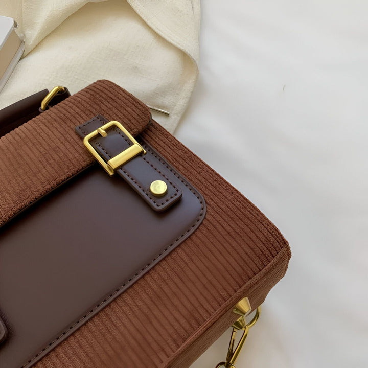 Sac marron en velours côtelé et similicuir avec boucle dorée., 46193903239392,46193903304928,46193903337696,46193903370464