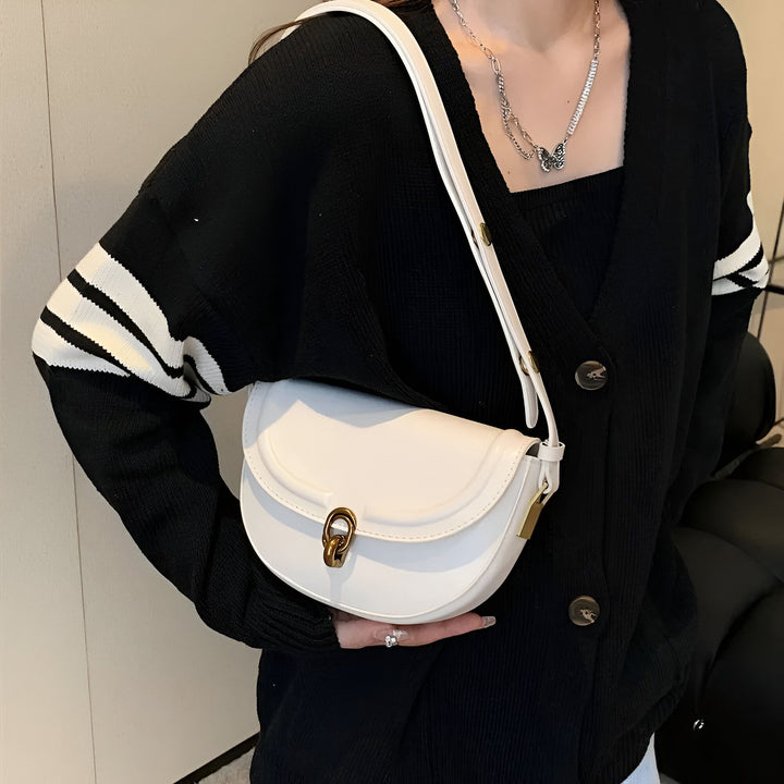 Sac bandoulière blanc avec fermoir doré et cardigan noir à rayures, 46194026283232,46194026316000,46194026348768,46194026381536