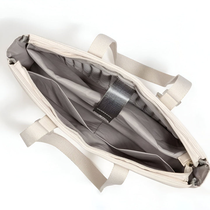 Intérieur d'un sac cabas beige ouvert avec doublure grise et multiples poches., 46193954128096,46193954160864,46193954193632