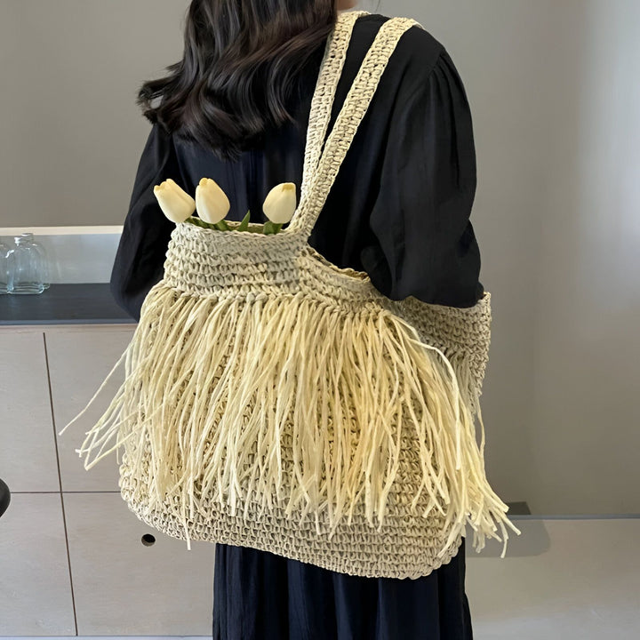 Grand sac cabas en paille frangé avec trois tulipes blanches., 46193922965728,46193922998496
