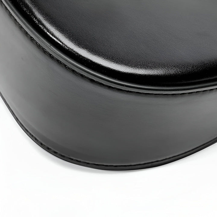 Bord arrondi d'un sac noir en cuir texturé, 46193861034208