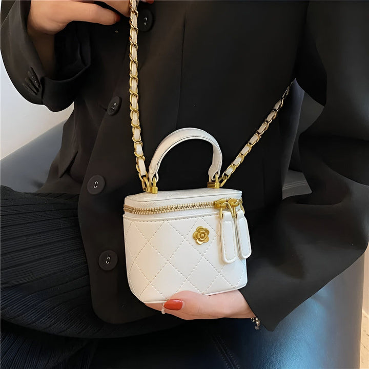 Petit sac à main blanc matelassé avec chaîne dorée, porté à la main, 46193974739168,46193974771936,46193974804704,46193974837472,46193974870240