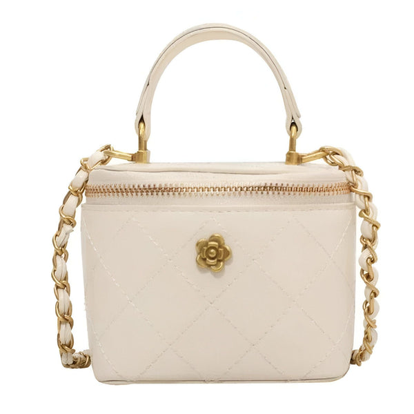 Sac blanc crème matelassé avec chaîne et poignée, détail fleur doré., 46193974739168,46193974771936,46193974804704,46193974837472,46193974870240
