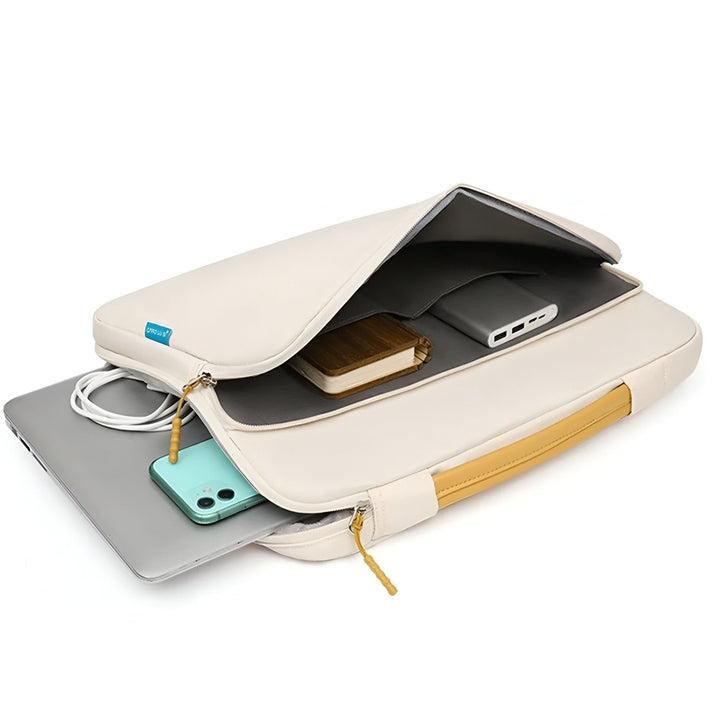 Housse crème ouverte avec ordinateur portable, téléphone, batterie externe et carnet. Poignée jaune., 46193910022368,46193910055136,46193910087904,46193910120672,46193910153440,46193910186208,46193910218976,46193910251744,46193910284512,46193910317280,46193910350048,46193910382816