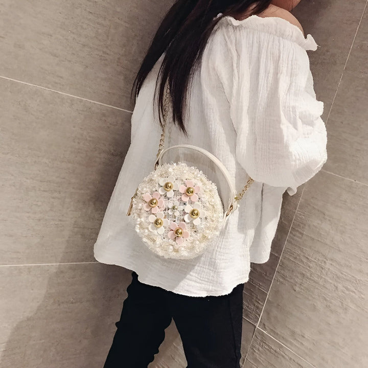 Sac rond blanc brodé de fleurs roses et blanches et perles., 46193983095008,46193983127776,46193983160544