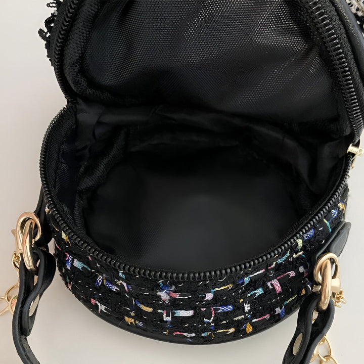 Intérieur d'un sac rond noir ouvert en tweed aux fils colorés., 46193983095008,46193983127776,46193983160544