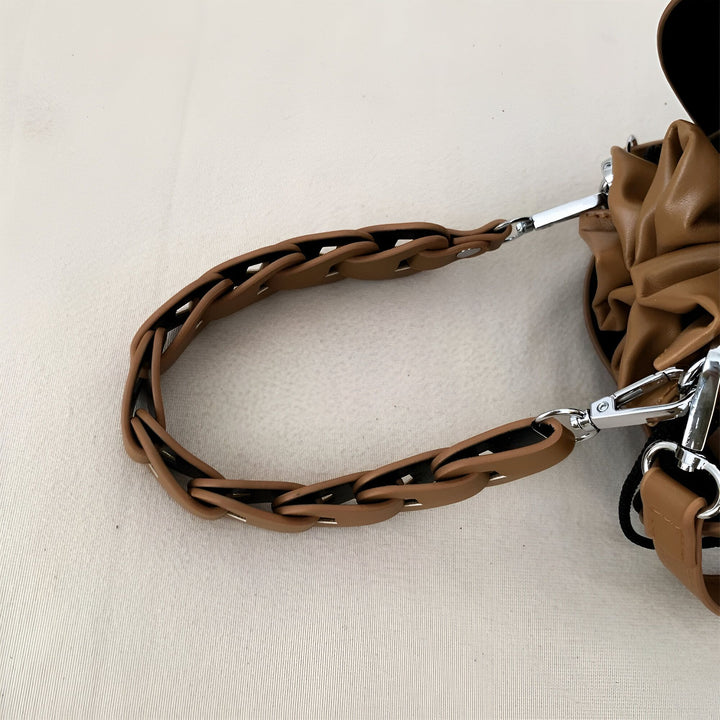 Bandoulière en cuir tressé marron avec attaches argentées., 46194008850656,46194008883424,46194008916192,46194008948960