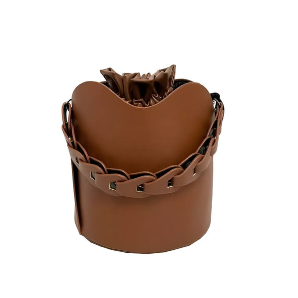 Sac seau en cuir marron avec haut froncé et anse chaîne décorative., 46194008850656,46194008883424,46194008916192,46194008948960