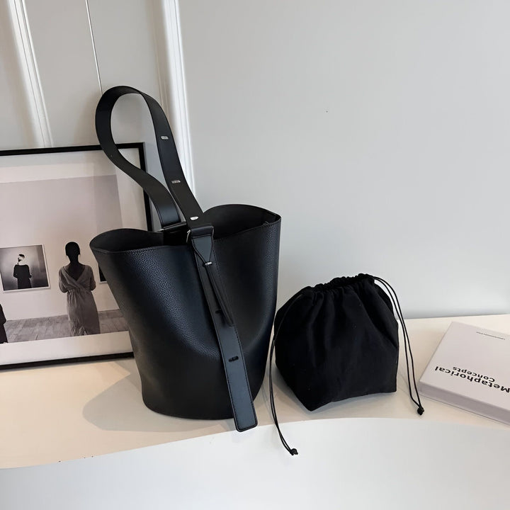 Sac seau en cuir noir avec bandoulière et pochette assortie., 46193881710816,46193881743584,46193881776352